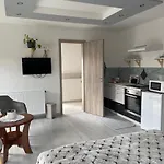 Проживание в семье Jasmin House *