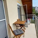Проживание в семье Jasmin House *