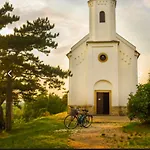 Проживание в семье Jasmin House *