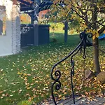 Проживание в семье Jasmin House Вонярцвашхедь