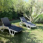 Проживание в семье Jasmin House *