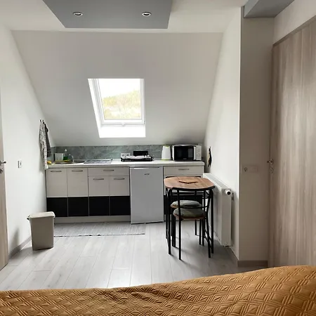 Homestay Jasmin House Vonyarcvashegy