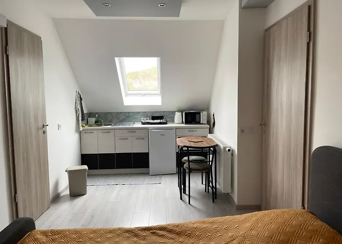 Homestay Jasmin House Vonyarcvashegy